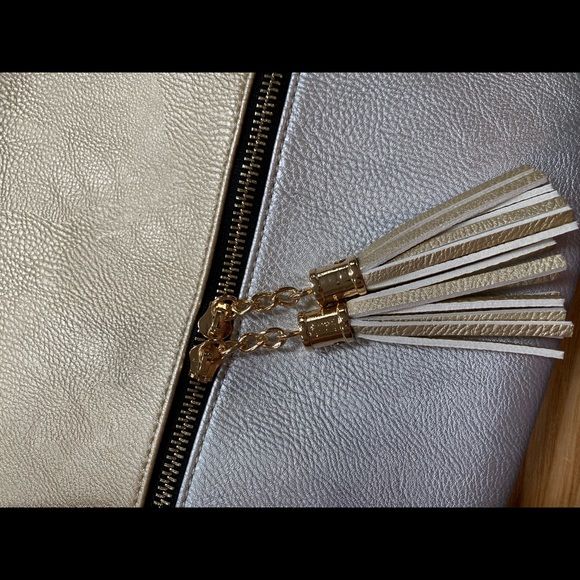 TWO TONE METALLIC VEGAN LEATHER CROSSBODY BAG - Picture 3 of 6